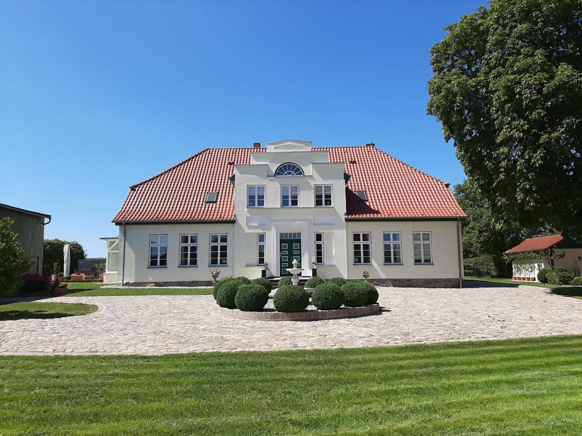 Gutshaus Neu Farpen Hotell Neuburg  Eksteriør bilde